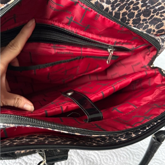 Tracker by Bentley Leopard Print Carry on Luggage - Picture 5 of 16